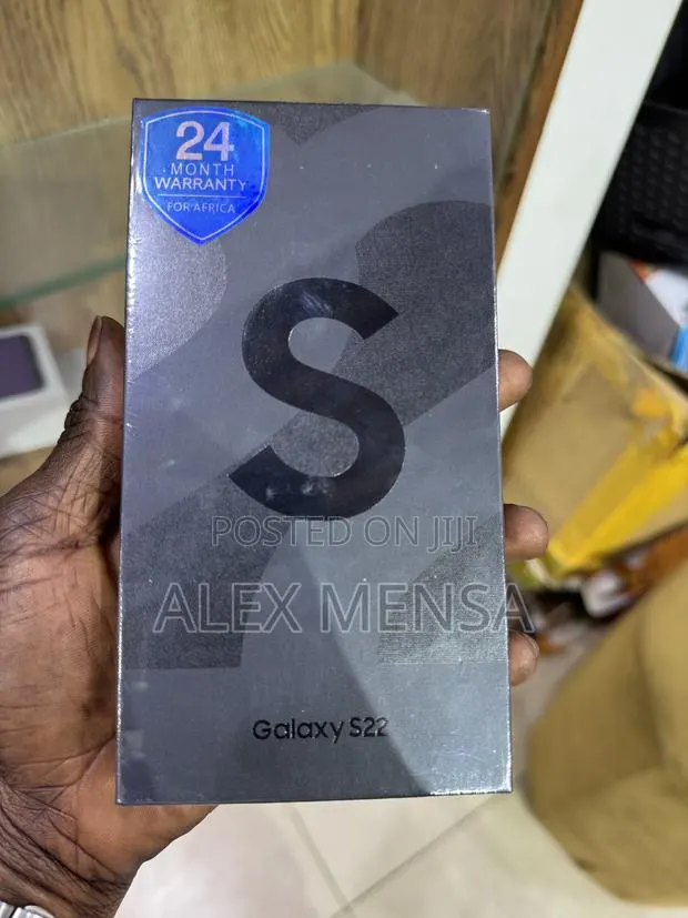 New Samsung Galaxy S22 5G 128 GB Black · Photo 1