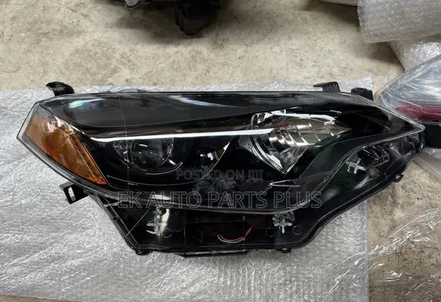 Toyota Corolla Headlight 2014 2015 2016 · Photo 1