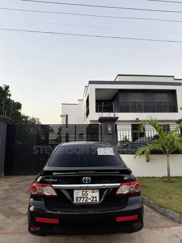 Toyota Corolla LE 4dr Sedan (1.8L 4cyl 4A) 2011 Black · Photo 1