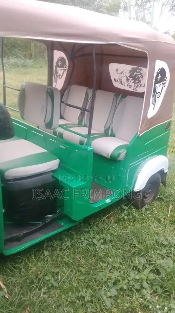 Bajaj RE 2022 Green · Photo 1