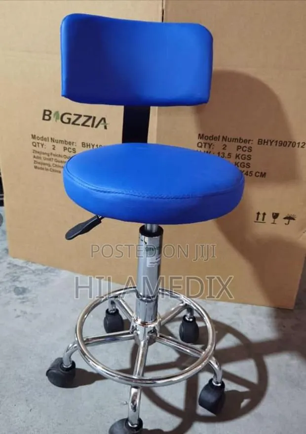 Surgeon Stool / Step Stool With Backrest · Photo 1