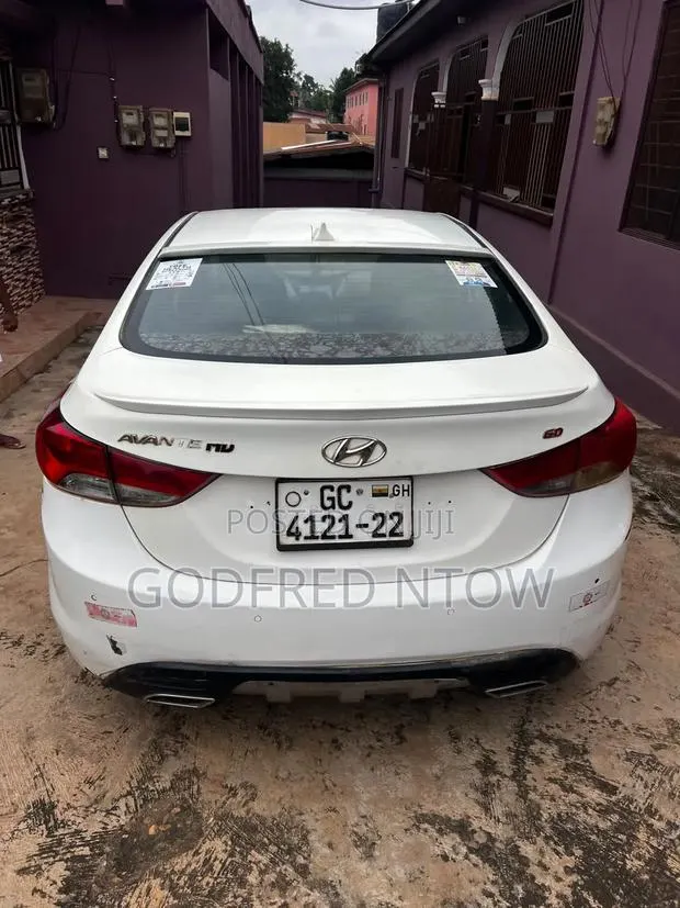 Hyundai Avante 2014 White · Photo 1