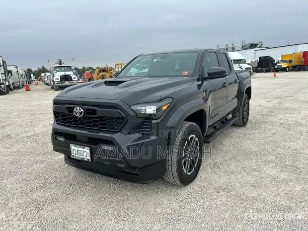 Toyota Tacoma 2025 Gray · Photo 1
