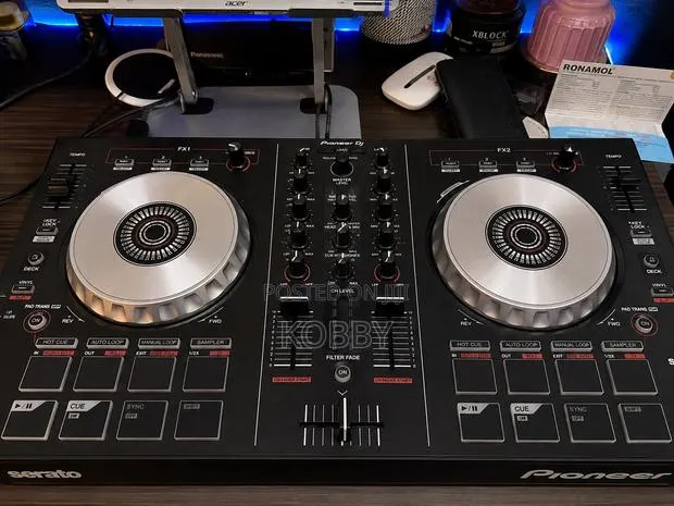 Pioneer DDJ SB2 Controller · Photo 1