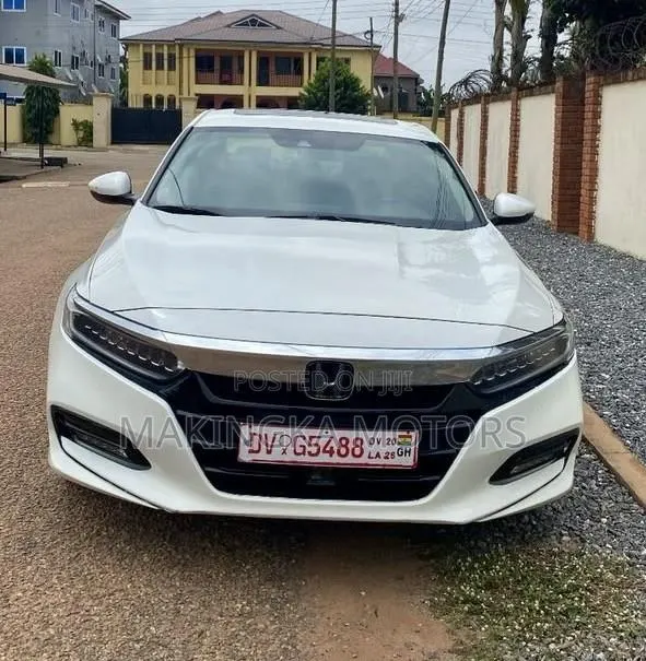 Honda Accord Touring 2018 White · Photo 1