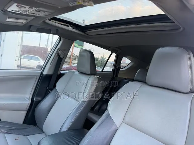 Toyota RAV4 Limited FWD (2.5L 4cyl 6A) 2016 Silver · Photo 1