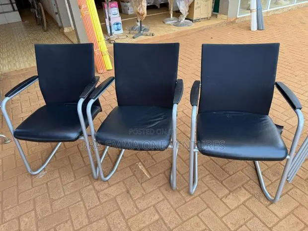 Canada Used Visitors/Conference Chairs · Photo 1