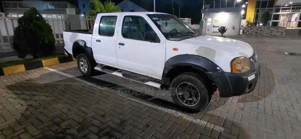 Nissan Hardbody 2012 White · Photo 1