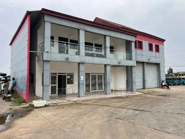 Filling Station for Auction Sale Adjiringanor School Junction. · Photo 4