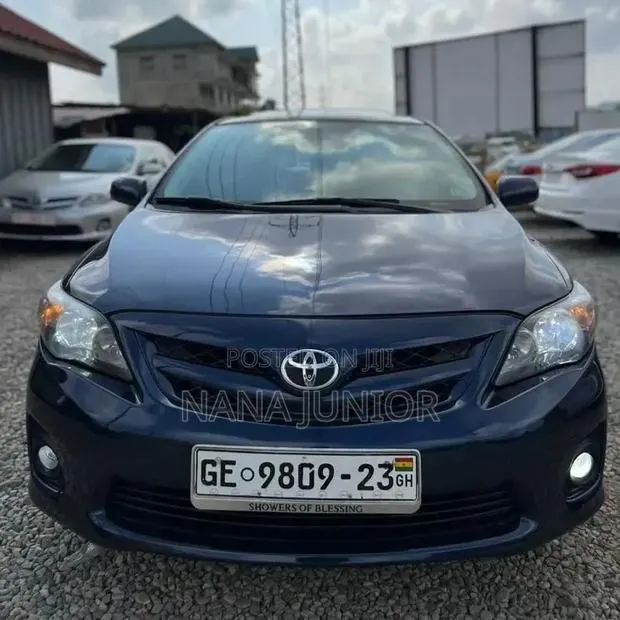 Toyota Corolla S 4dr Sedan (1.8L 4cyl 4A) 2013 Blue · Photo 1
