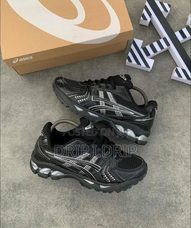 Asics Gel ( Black ) . Comes In Box . Comes In Box . Highly Authentic · Photo 1