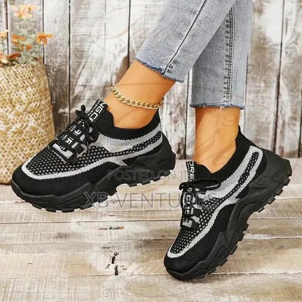 Ladies Sneakers · Photo 1