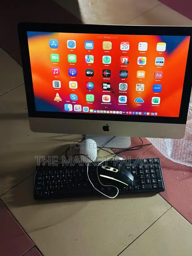 Desktop Computer Apple iMac 8GB Intel Core i5 SSD 256GB · Photo 1