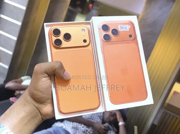 Apple iPhone 17 Pro Max 256 GB Orange · Photo 1