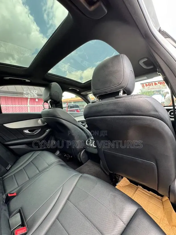 Mercedes-Benz C300 Sport 4Matic Sedan AWD (2.0L 4cyll 7A) 2016 Gray · Photo 1