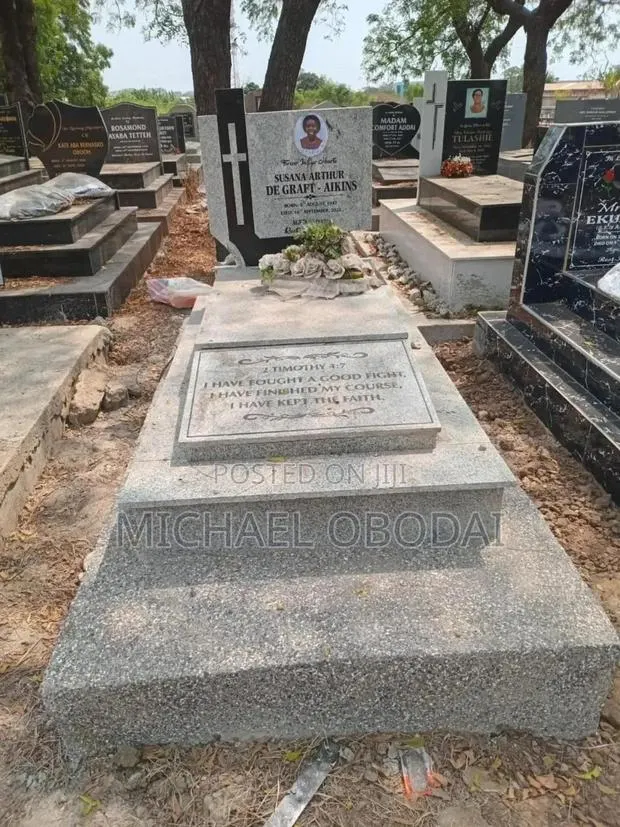 Tarazzo Tombstone · Photo 1
