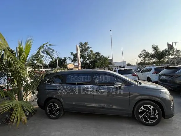 Hyundai Custin 2.0 Petrol FWD 2022 Gray · Photo 1