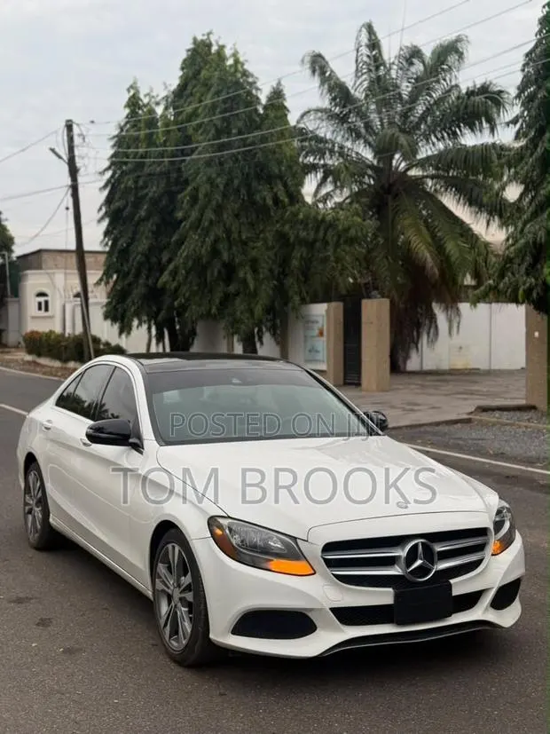 Mercedes-Benz C300 Luxury 4matic Sedan AWD (2.0L 4cyl 7A) 2017 White · Photo 1