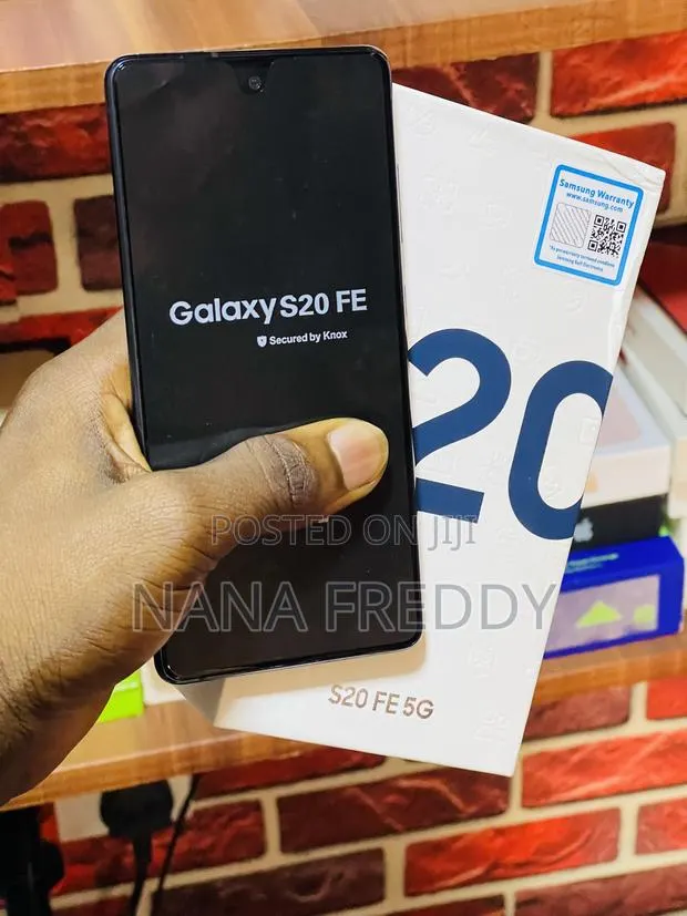 New Samsung Galaxy S20 FE 5G SD865 128 GB Blue · Photo 1