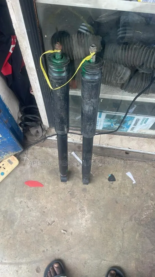 Toyota Voxy Back Shocks · Photo 1