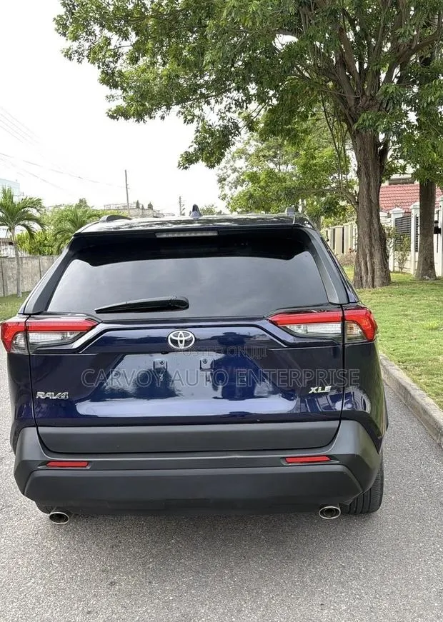 Toyota RAV4 XLE AWD 2020 Blue · Photo 1