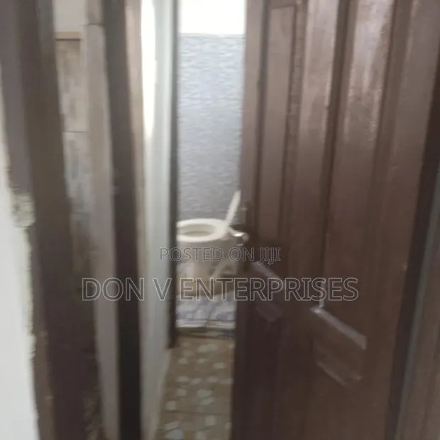 Mini Flat in Don V Enterprise, Ashomang Estate for rent · Photo 1