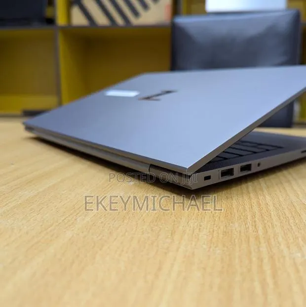 Laptop HP ZBook Firefly 14 G7 16GB Intel Core I7 SSD 256GB