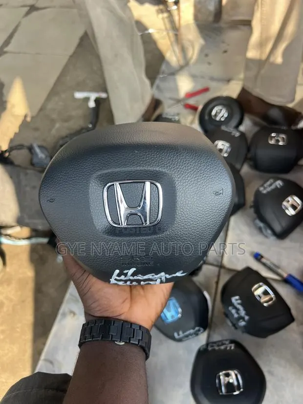 Honda Accord 2018:2022 Steering Airbag · Photo 1