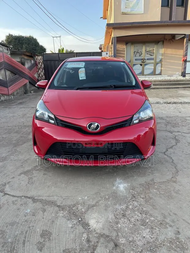 Toyota Vitz 1.3 FWD 5dr 2015 Red · Photo 1