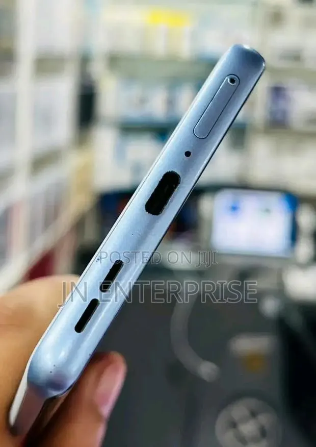 New Motorola Edge 50 Fusion 128 GB Gray · Photo 1