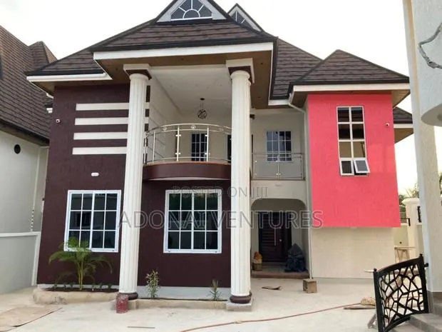 7bdrm House in Atasomanso, Kumasi Metropolitan for sale · Photo 1