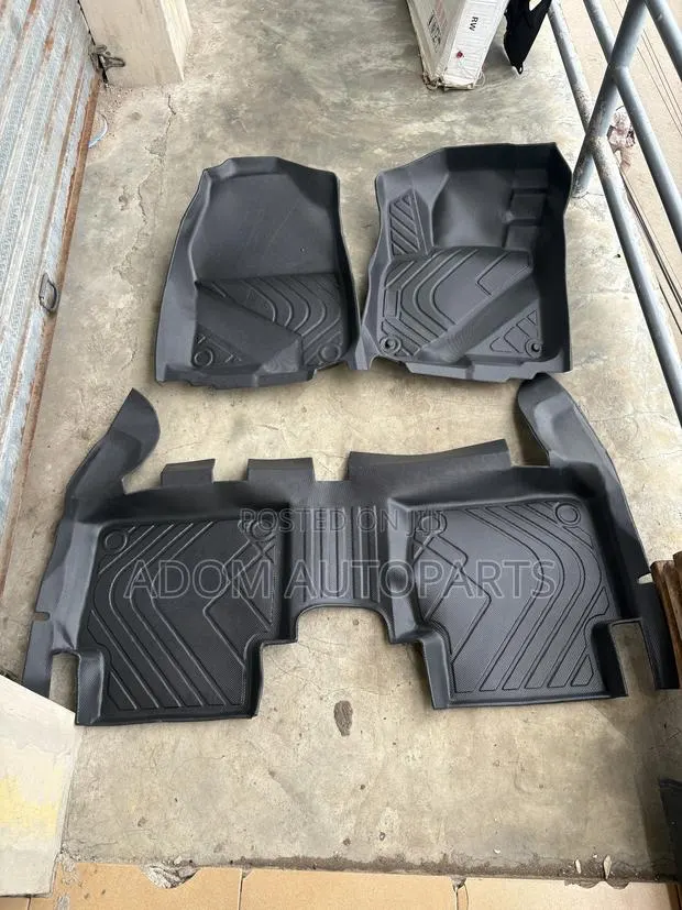 Honda CRV Floor Mat Carpet 2023 2024 2025 2026 · Photo 1