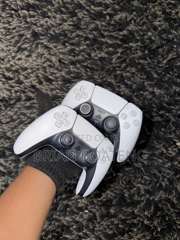 PlayStation 5 Controller · Photo 1