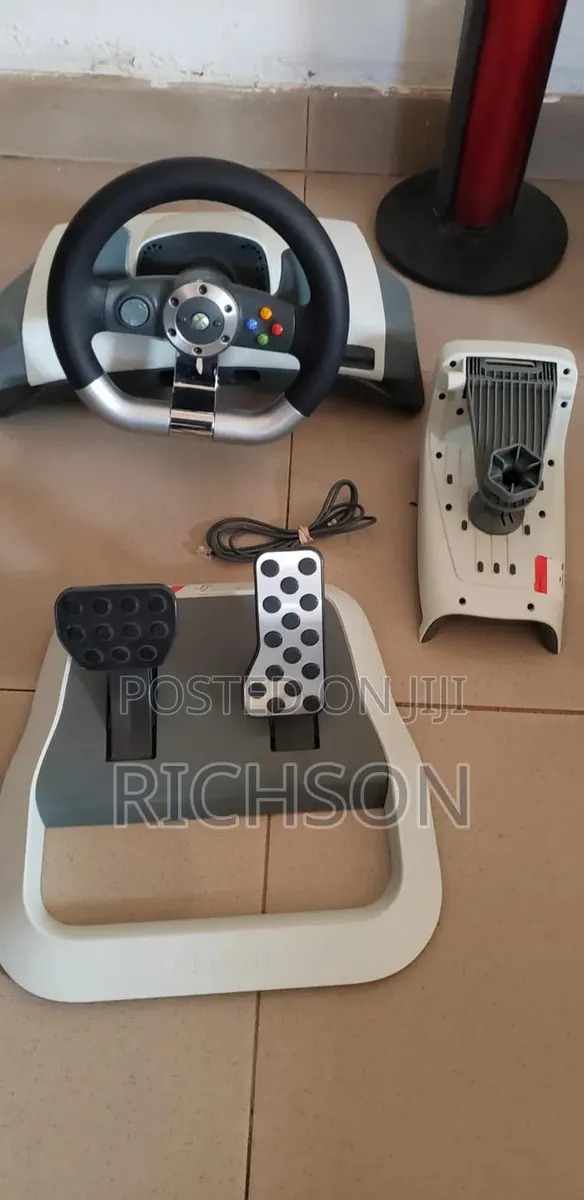 Original Xbox 360 Steering Wheel · Photo 1