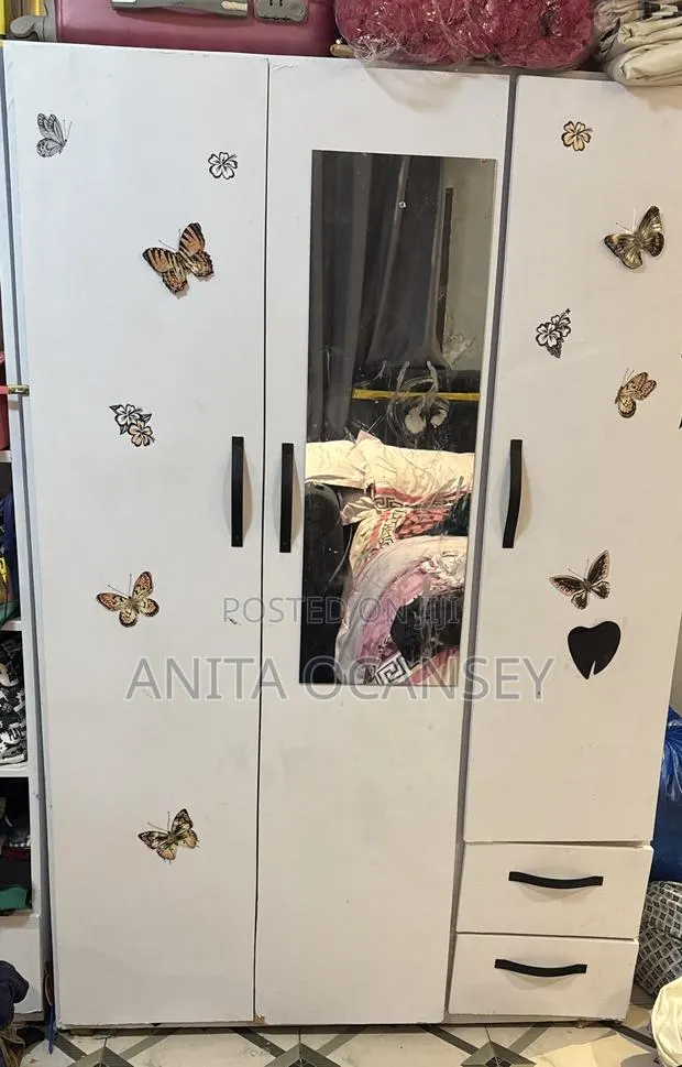 2in1 3 Door Wardrobe · Photo 1