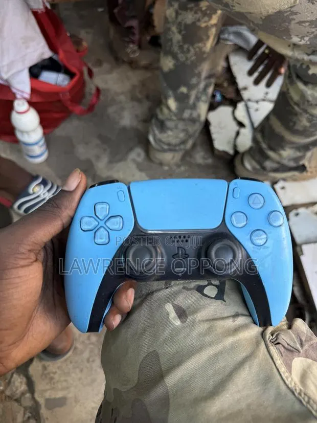 Controller · Photo 1