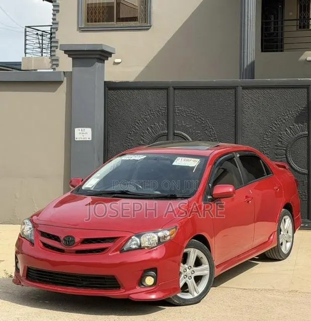 Toyota Corolla 2013 Red · Photo 1