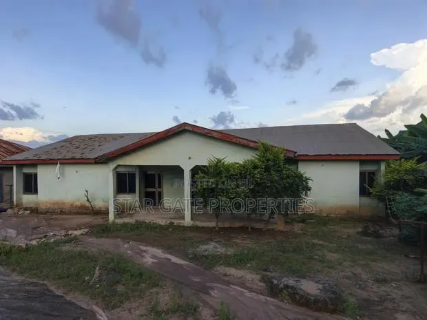 5bdrm House in Fawoade, Kumasi Metropolitan for sale · Photo 1