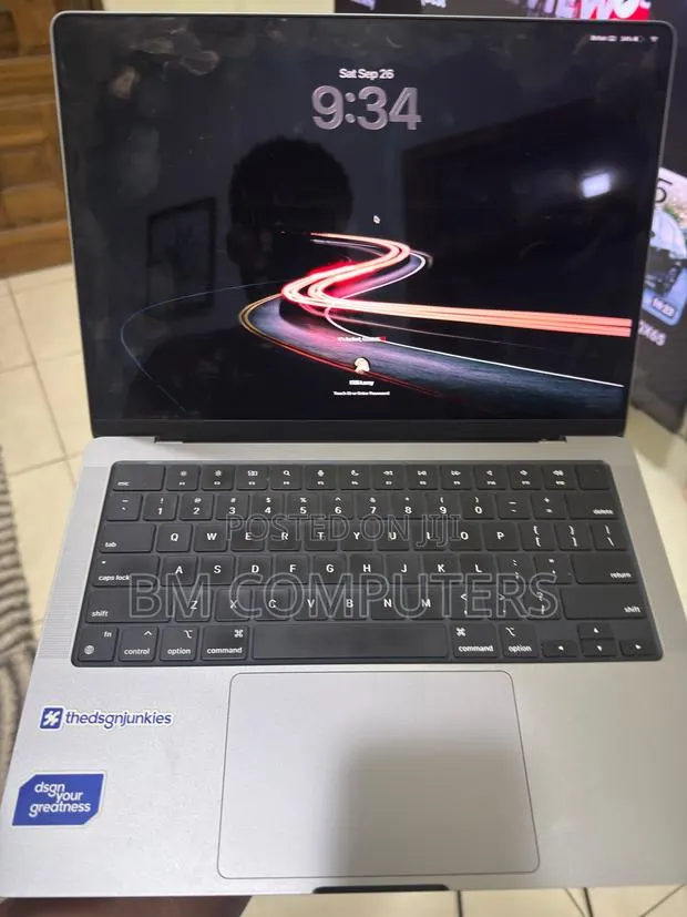 Laptop Apple MacBook Pro 16GB Apple M3 SSD 1T · Photo 1