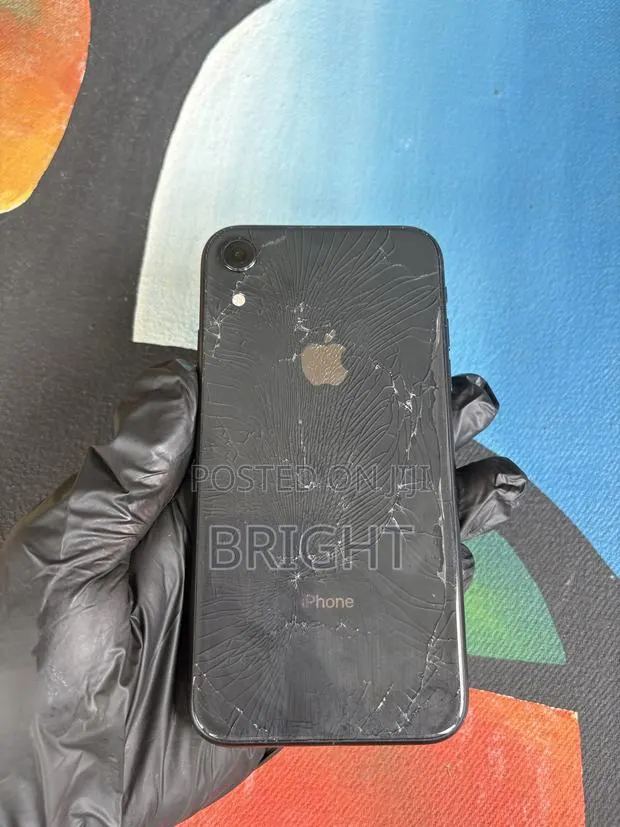 Apple iPhone XR 64 GB Black · Photo 1