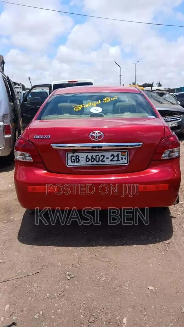 Toyota Belta 2010 Red · Photo 1