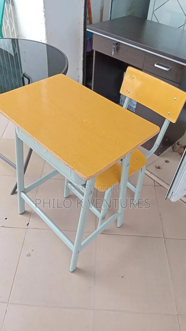 Yellow Study Desk · Photo 1