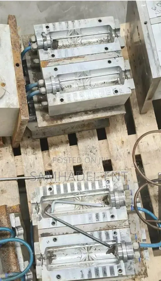 P.E.T,PET Bottle Blowing Moulds · Photo 4