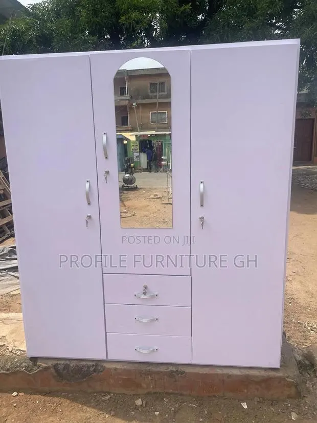 3 Door Wardrobe White · Photo 1