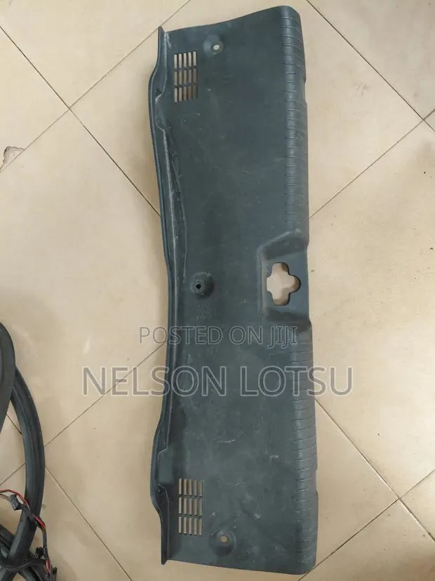 Hyundai Elantra Trunk Lid Trim Panel · Photo 1
