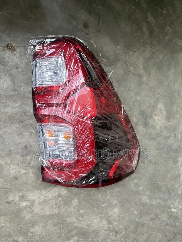 Toyota Hilux Led Taillight 2017 2018 2019 2020 2021 2022 2023 · Photo 1