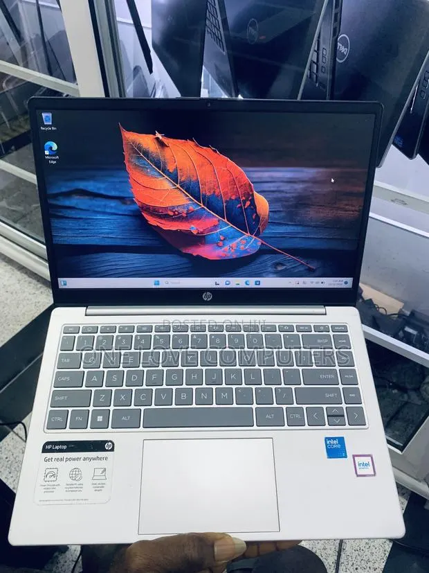 Laptop HP Pavilion 14 12GB Intel Core 3 SSD 256GB · Photo 1