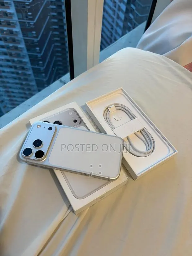 Apple iPhone 17 Pro Max 512 GB Silver · Photo 1