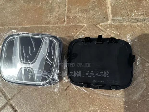 Honda CRV 2023 Bumper Crown/Logo · Photo 1