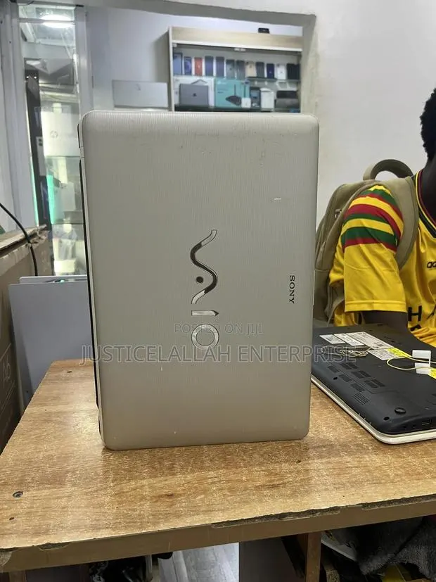 Laptop Sony VAIO Duo 11 SVD1121Z9EB 4GB Intel HDD 500GB · Photo 1